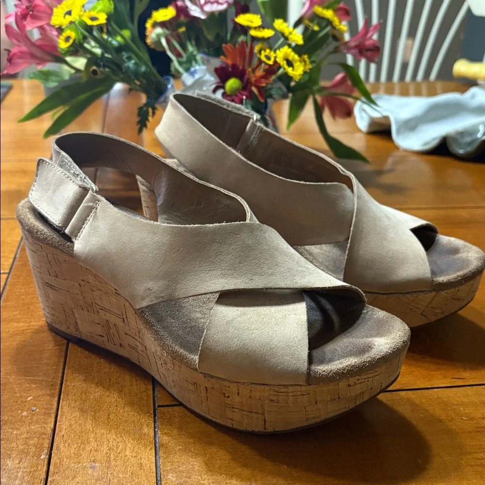 CLARKS Suede Straps With Cork Platform, Size 7.5, Natural